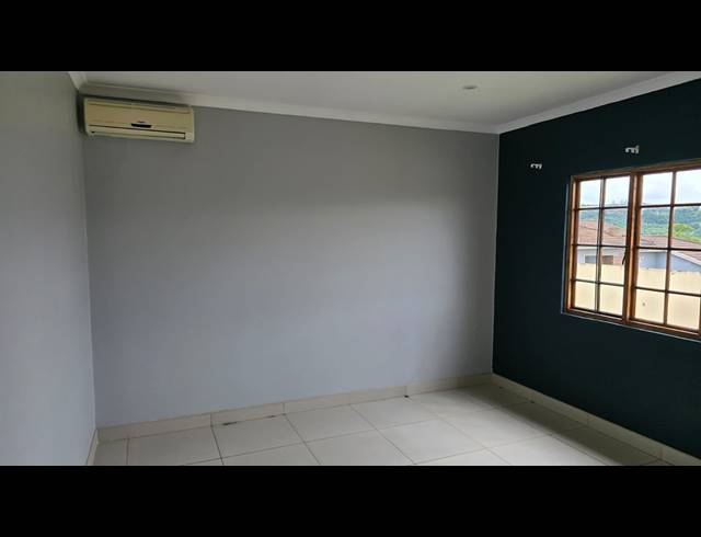 3 BEDROOM SIMPLEX RENTED IN SIGNAL HILL